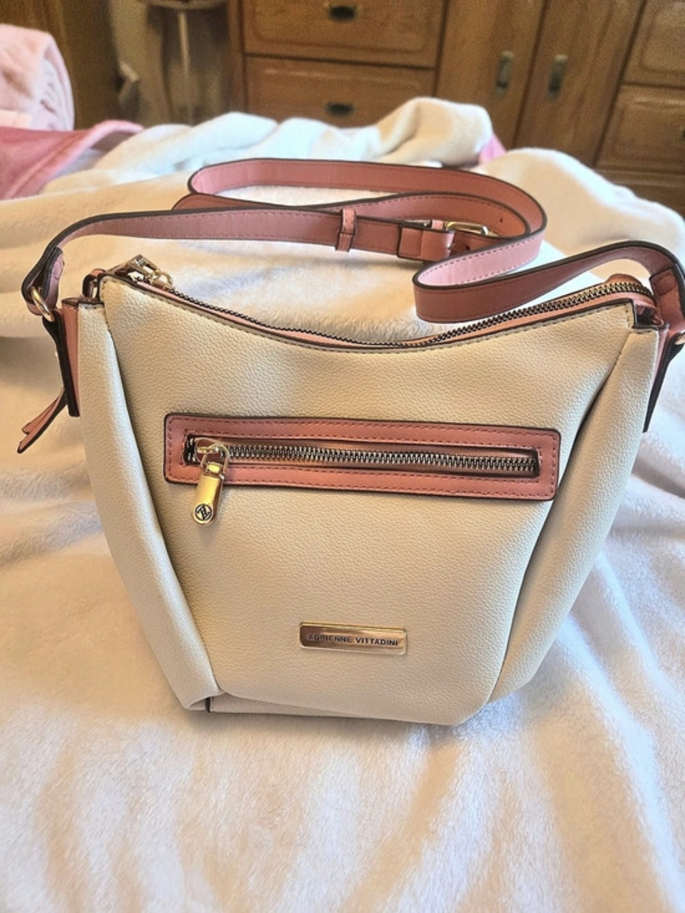NWOT Adrienne Vittadini Rose/Cream 9×7 Adjustable Strap Crossbody Handbag